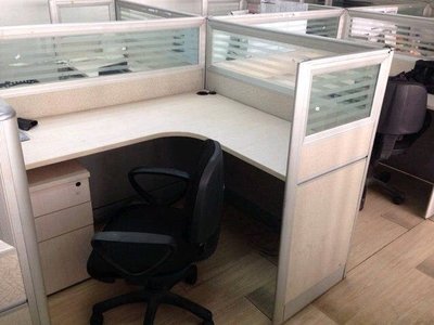 搬家急售！河西越秀路辦公桌轉椅超值轉讓